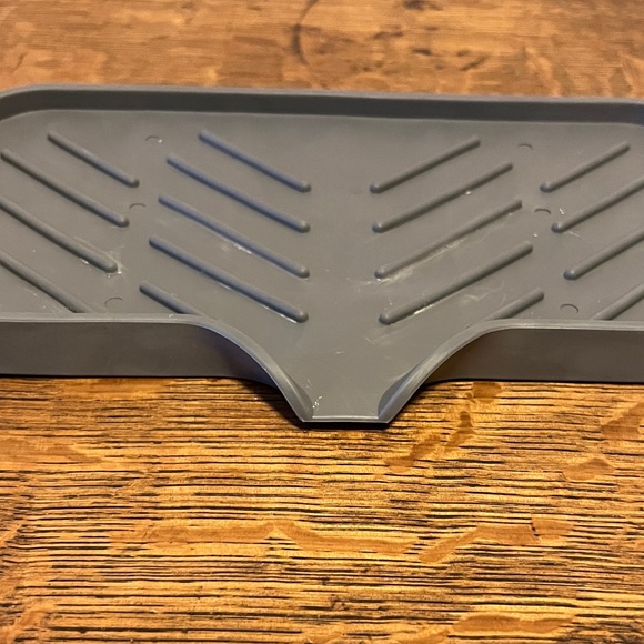 Silicone Soap Dish Grey Textured Draining Organizer for Kitchen, Bathroom - Picture 3 of 3